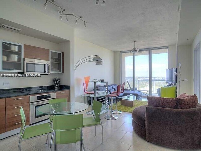 Foto del edificio - 3470 E Coast Ave