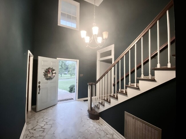 Building Photo - Large Fulton Home