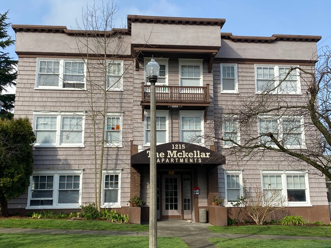 Building Photo - 1215 N 9th St