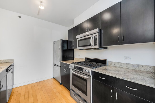 Building Photo - 8 E Randolph St
