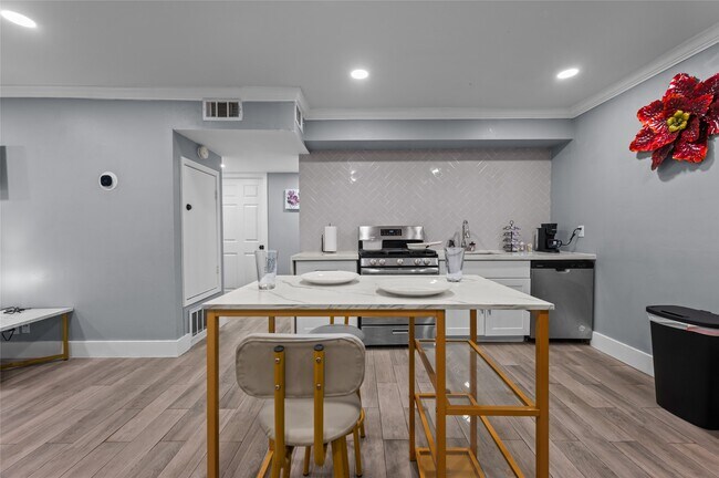 Foto del edificio - 3611 Graustark St