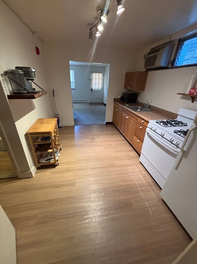 Building Photo - 228 W 4th Ave