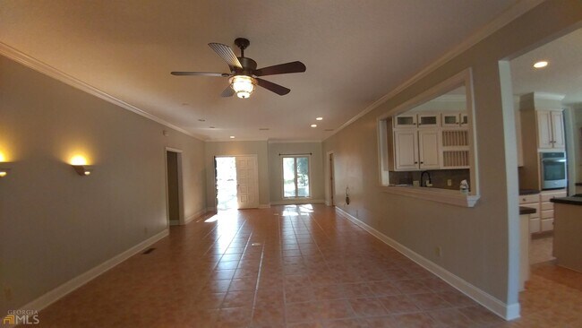 Building Photo - 18 S Highland Oaks Ct