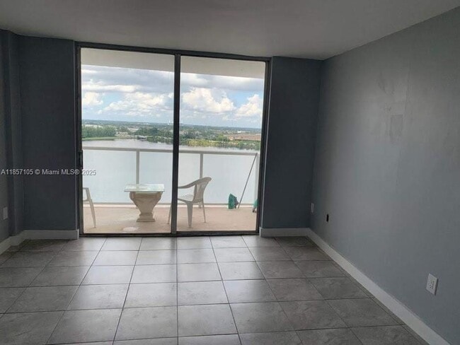 Building Photo - 1301 NE Miami Gardens Dr