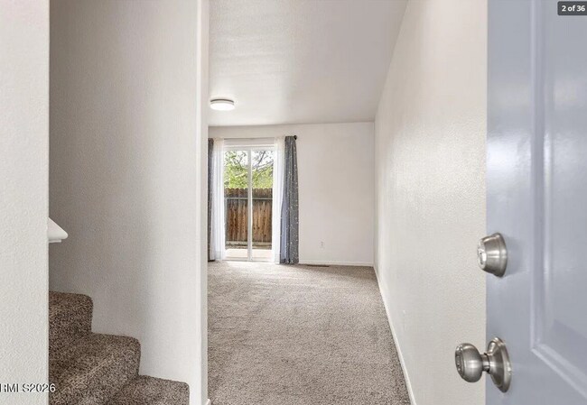 Foto del edificio - 3907 Village Dr