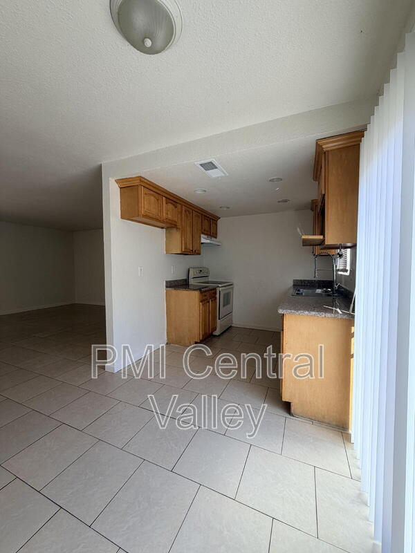 Foto del edificio - 7932 Montgomery Ave
