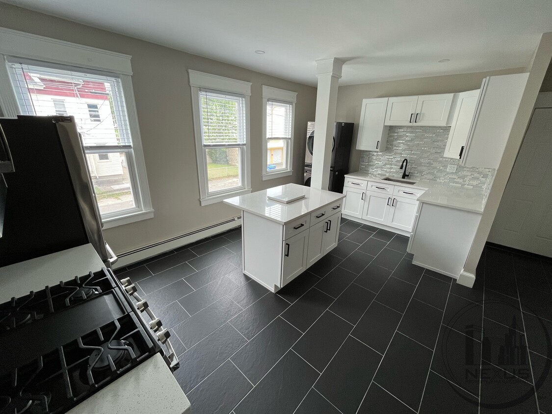 Primary Photo - 62 Vail St