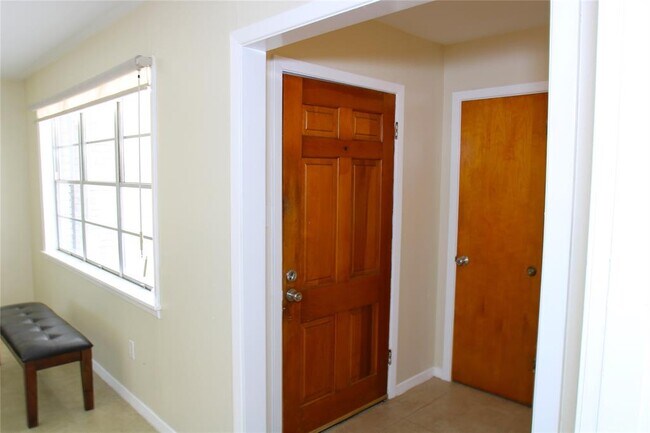 Building Photo - 712 Northridge St