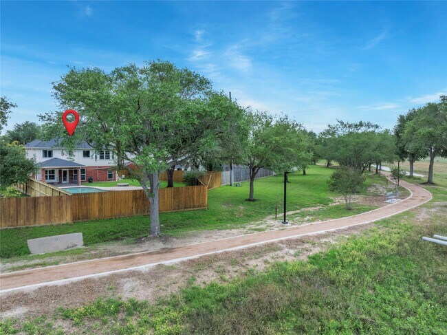 Foto del edificio - 16731 Creek Trail