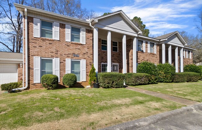 Building Photo - 5202 Woodland Trce