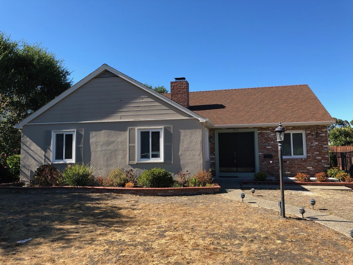 Primary Photo - 920 Murchison Dr
