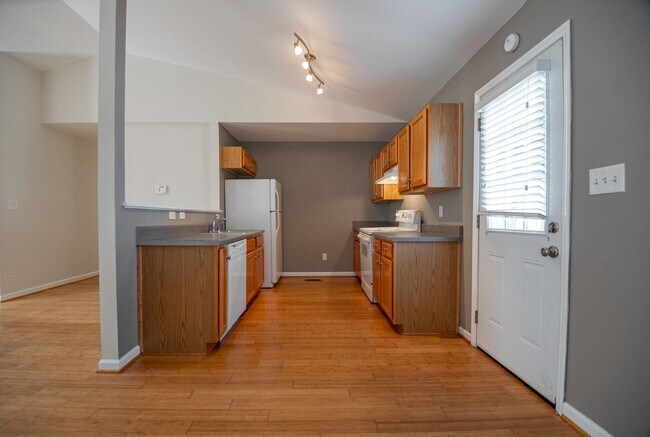 Foto del edificio - Comfortable 3 Bedroom / 2 Bath One - Level...