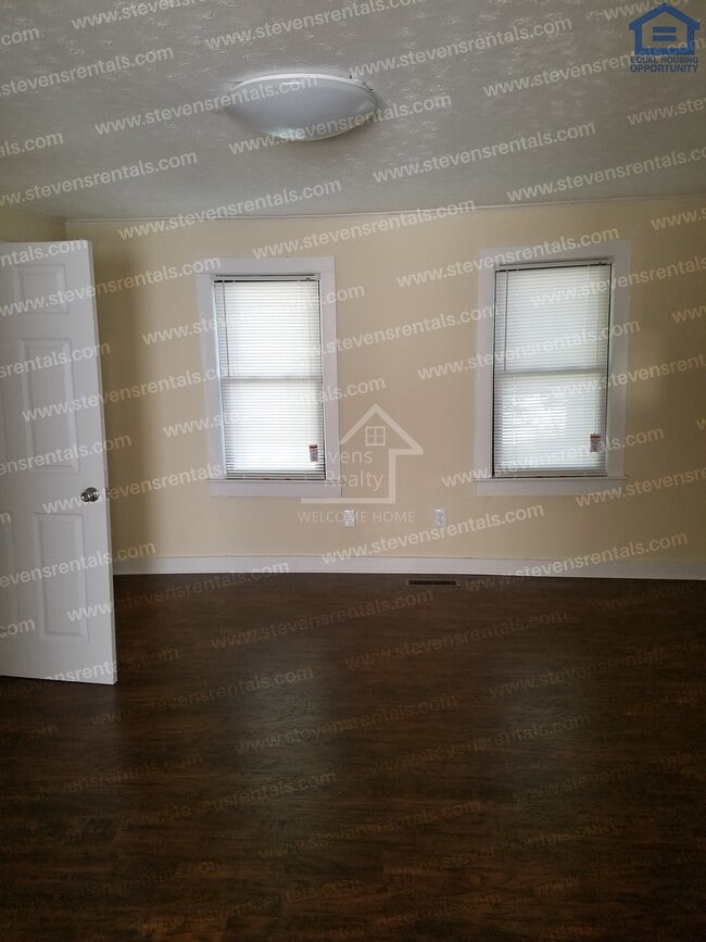 Building Photo - Budget Friendly Classic Family House