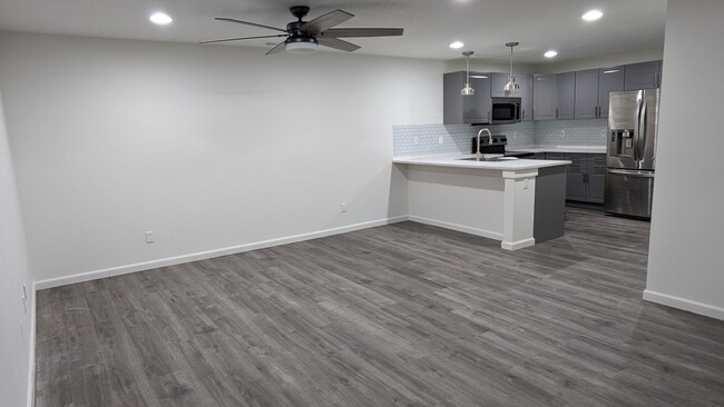 View from the front door looking into the kitchen. - 2118 N Wallflower Dr