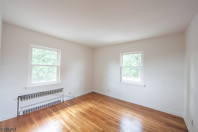 Building Photo - 152 Belleville Ave
