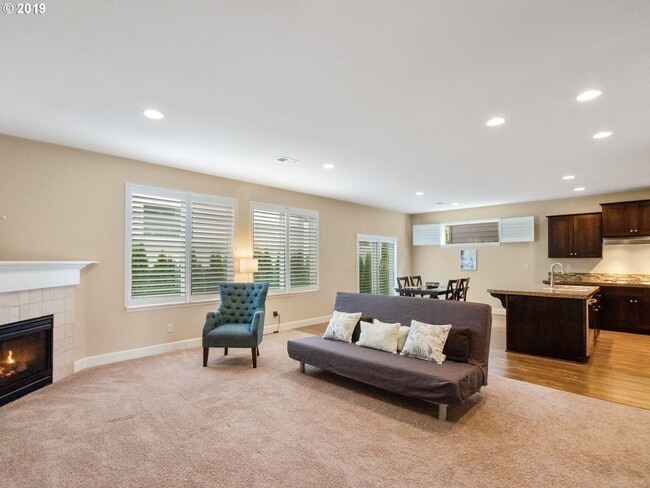 Building Photo - Gorgeous 4 Bed, 2.5 Bath Tuscany Home!