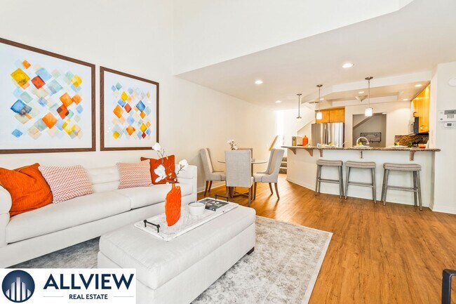 Building Photo - Beautiful 2 bed 2 bath home in the highly ...