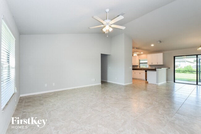 Building Photo - 1701 SW 10th Ave
