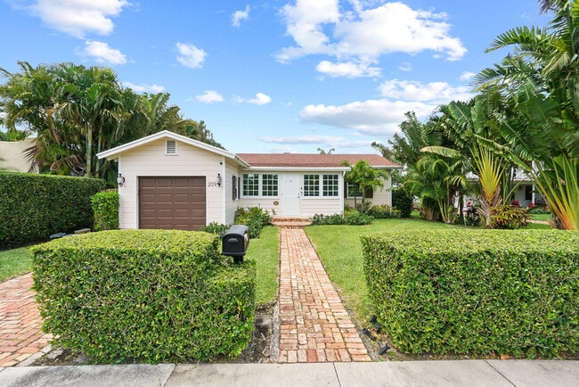 Building Photo - 209 Lakeland Dr