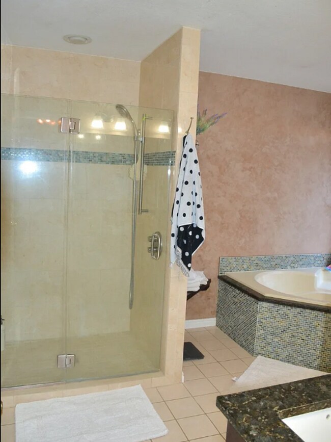 Foto del edificio - BEAUTIFUL 5 BED 4.5 BATH HOME IN POCATELLO!