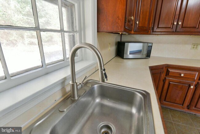 Building Photo - 1310 Creek Rd