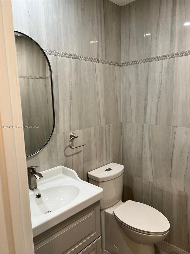 Foto del edificio - 5580 NW 102nd Ct