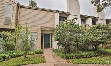 Building Photo - 2100 Tanglewilde St