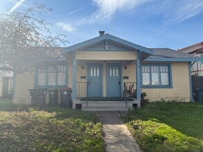 Building Photo - 323 N Grape St