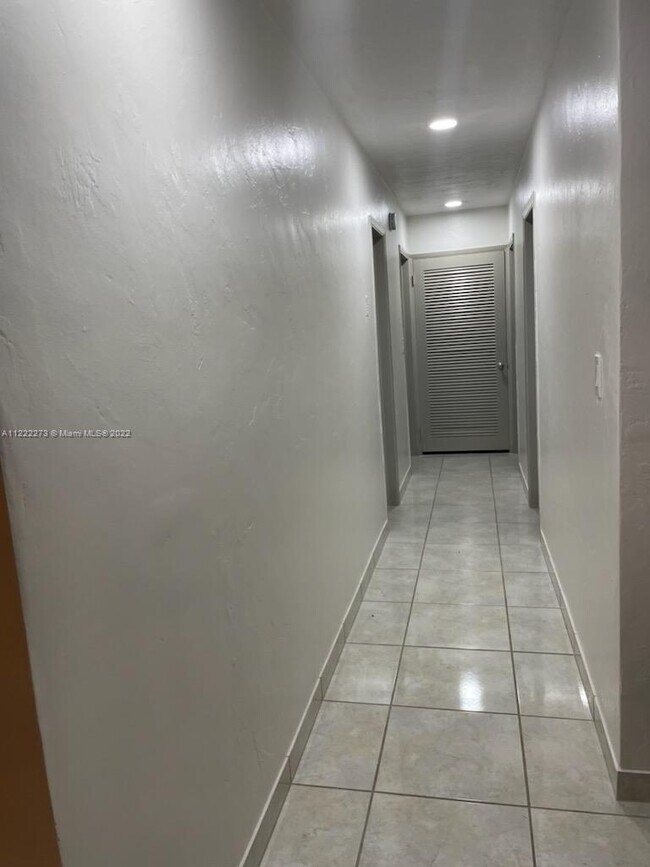Building Photo - 201 N 56th Ave   Hollywood Fl 33021