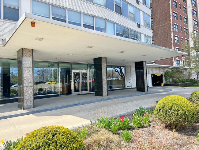 Foto del edificio - 3900 N Lake Shore Dr