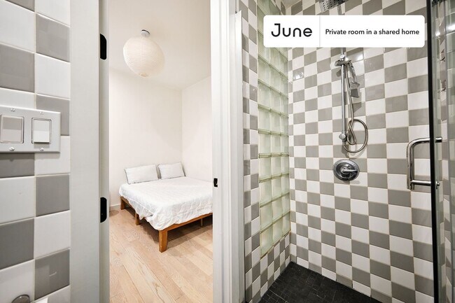 Foto del edificio - Room in Shared 3 bed/3 bath home