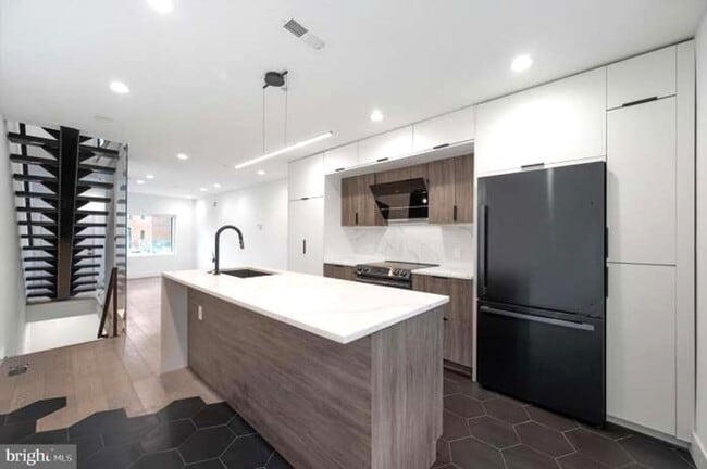 Gorgeous 3-Bedroom (or 2BR + Office) Townhome in the Heart of Northern Liberties! Available July ... - Gorgeous 3-Bedroom (or 2BR + Office) Townhome in the Heart of Northern Liberties! Available July ...