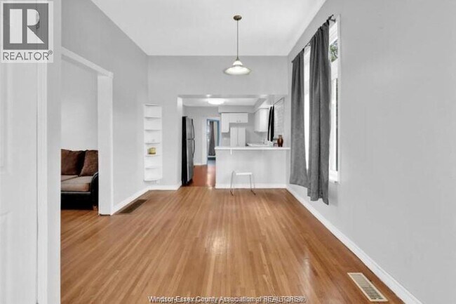 Photo du bâtiment - 272 McKay Ave