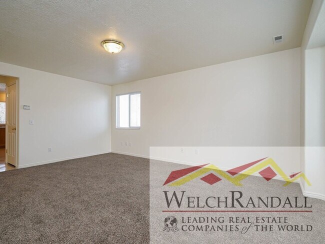 Building Photo - 3 Bedroom 1.5 Bath Ogden Townhome.