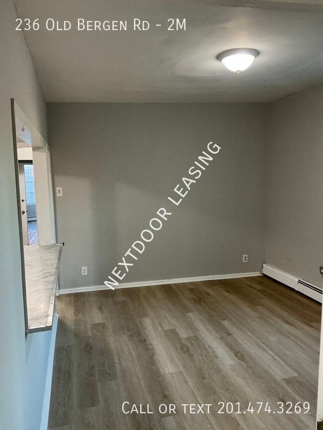 Foto del edificio - 236 Old Bergen Rd