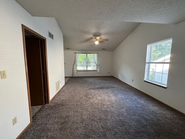 Building Photo - 3570-3572-3572 Prescott Dr
