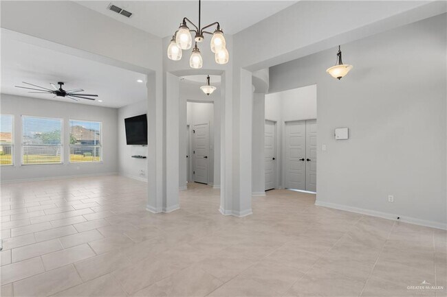 Building Photo - 4812 Ensenada Ave