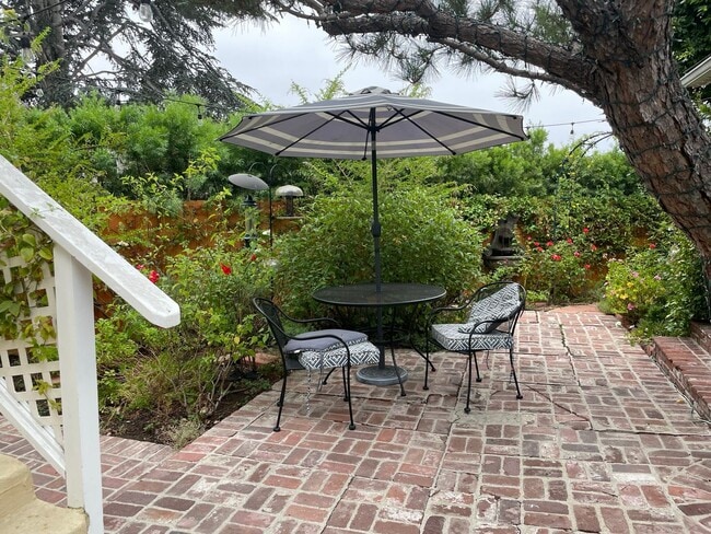 Building Photo - 3227 Bennett Dr