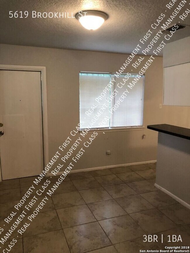 Foto del edificio - 5619 Brookhill St