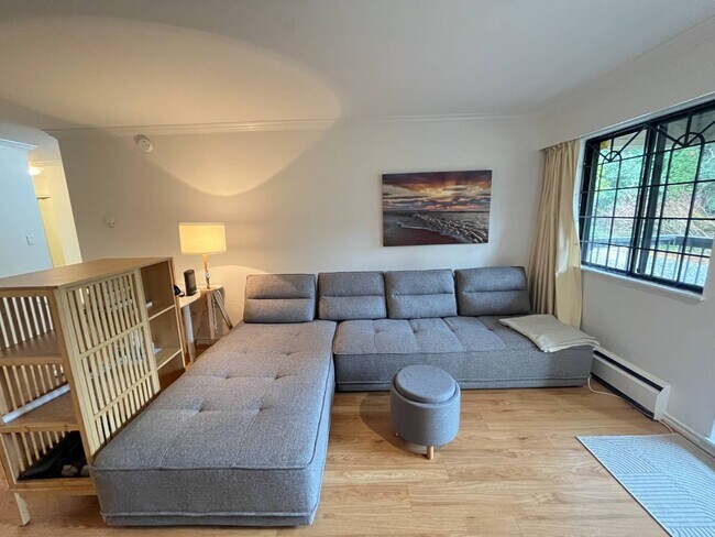 Photo du bâtiment - 101-1825 W 8th