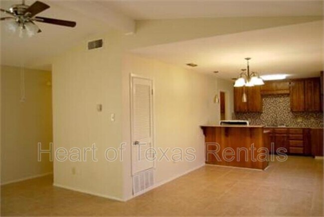 Building Photo - 2410 Comanche Trail
