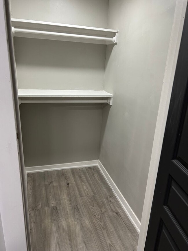 Building Photo - 806 Lexington