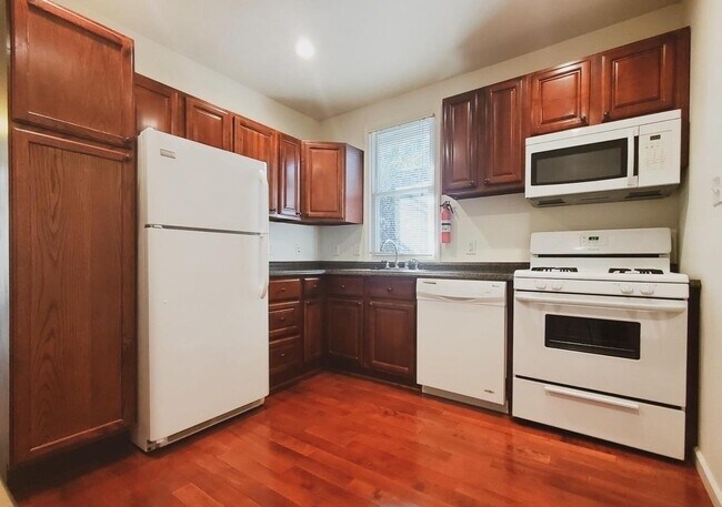 Primary Photo - 221 Woodbine Ave