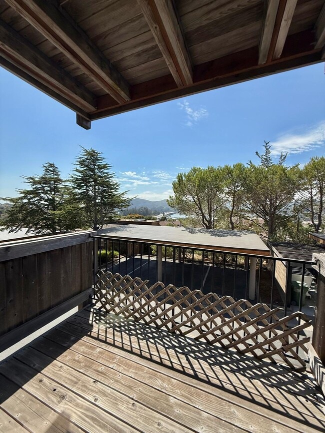 Building Photo - 503 Seaver Dr
