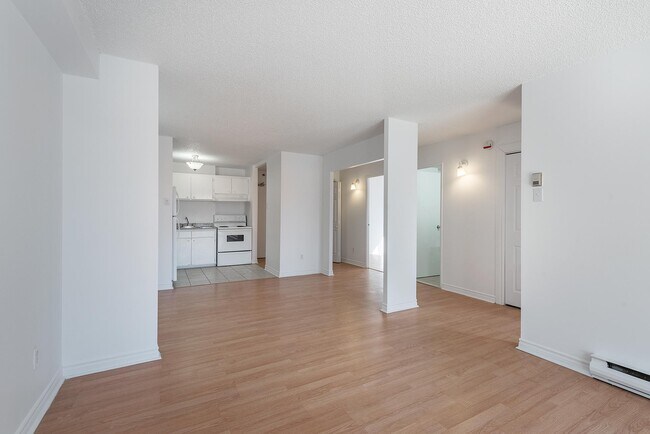 Building Photo - L711