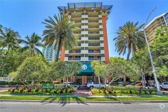 Building Photo - 2951 S Bayshore Dr