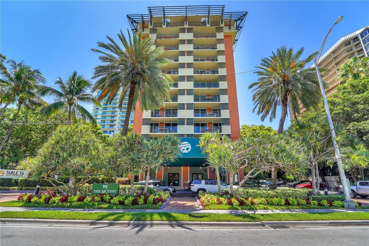 Primary Photo - 2951 S Bayshore Dr