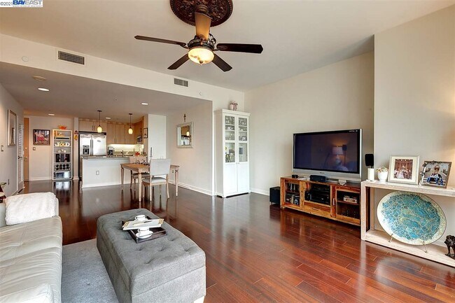 Foto del edificio - 38 N Almaden Blvd