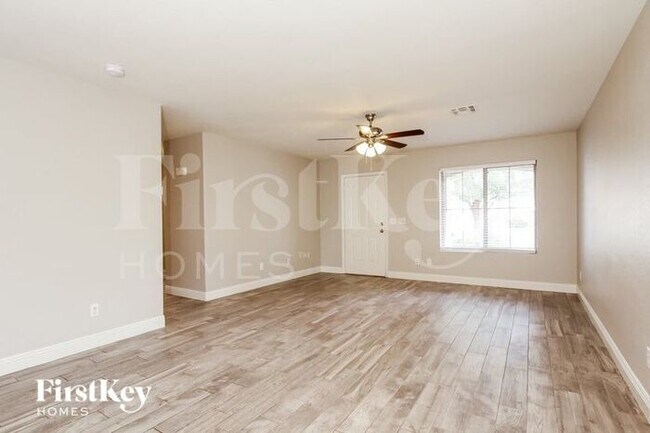 Foto del edificio - 9331 W Irma Ln