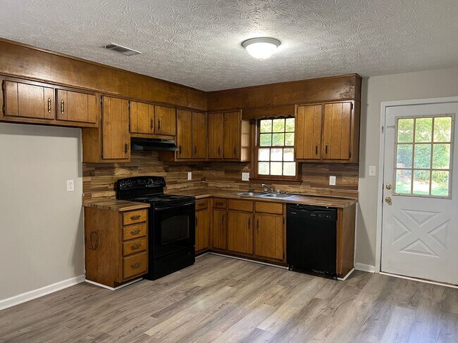 Building Photo - 8152/8156 Misty Lane